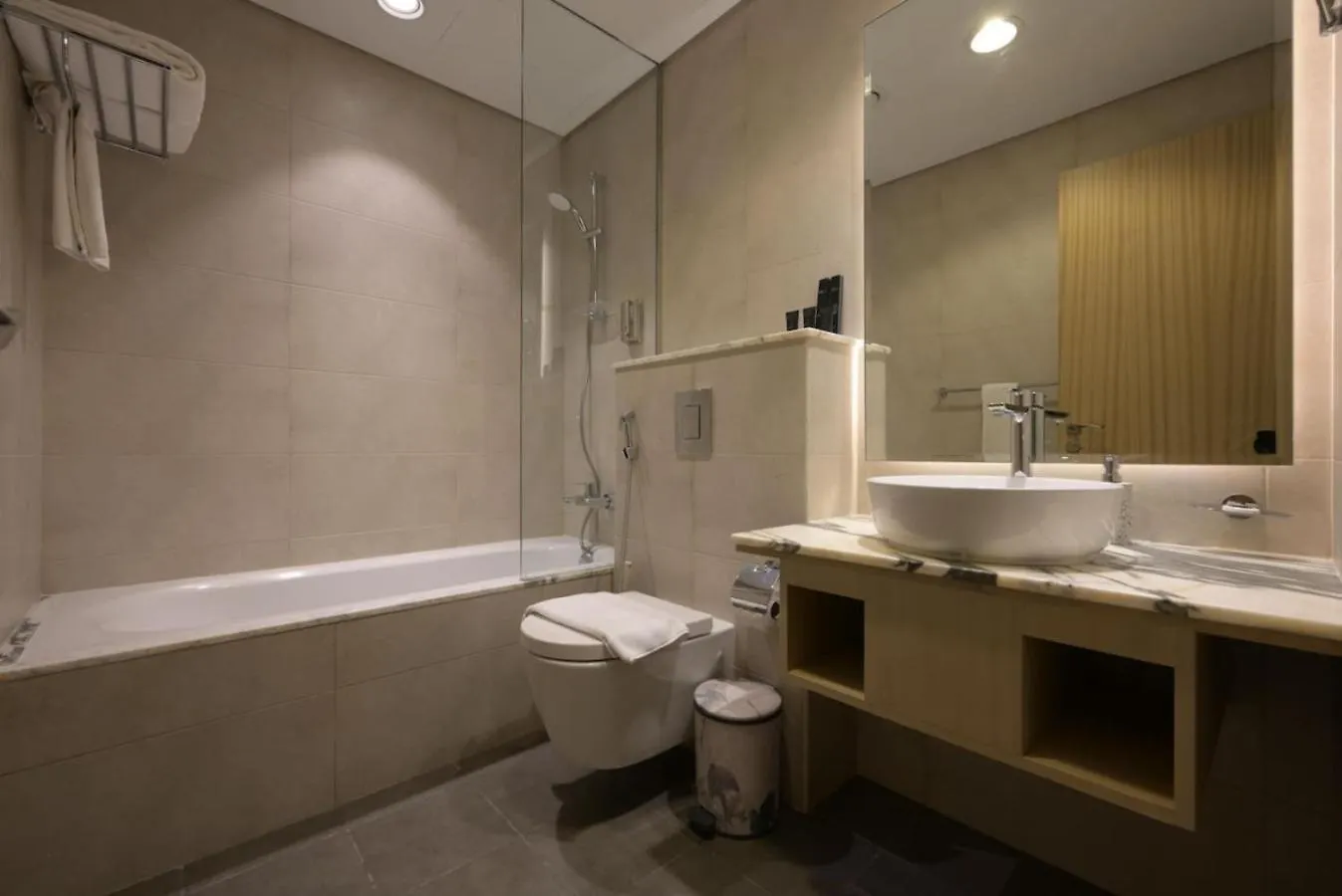 Stunning Apt In Prime Location 5 Star Amenities Dubai Apartment