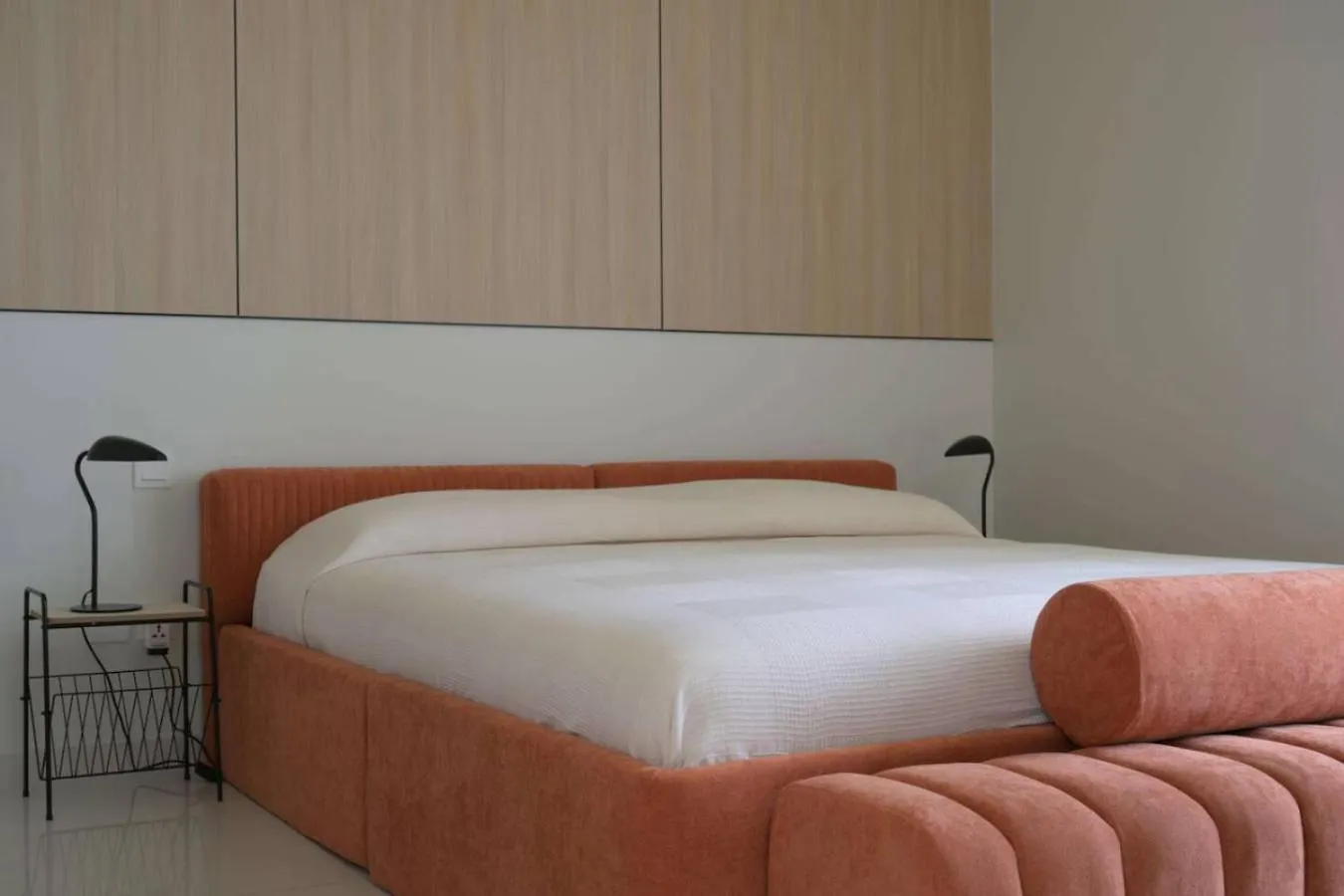 Stunning Apt In Prime Location 5 Star Amenities contacts